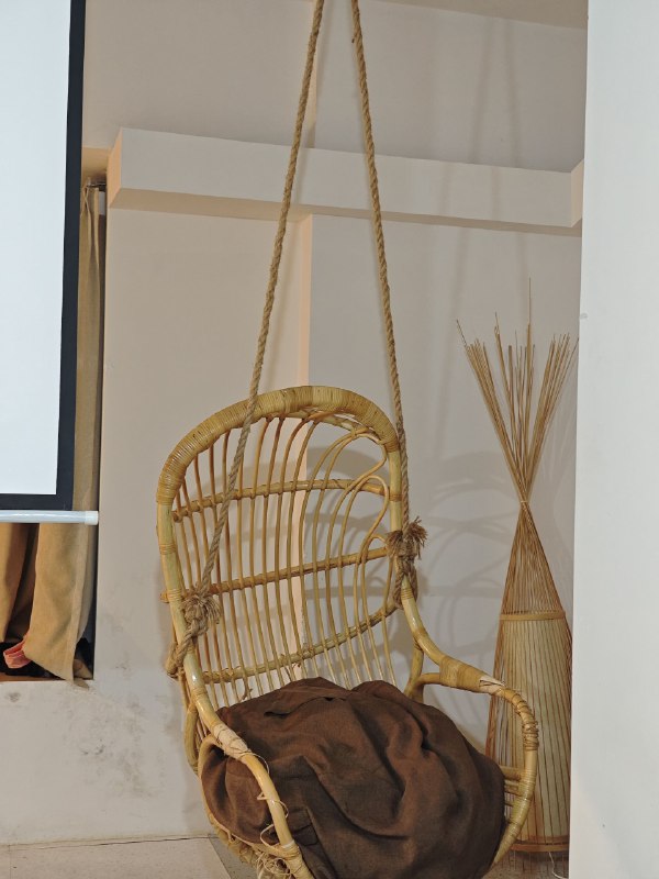 #碎碎念 别的不说，以后家里装修有机会的话一定得整个这种吊椅或者摇椅 ´_>` 感觉真的好棒噢