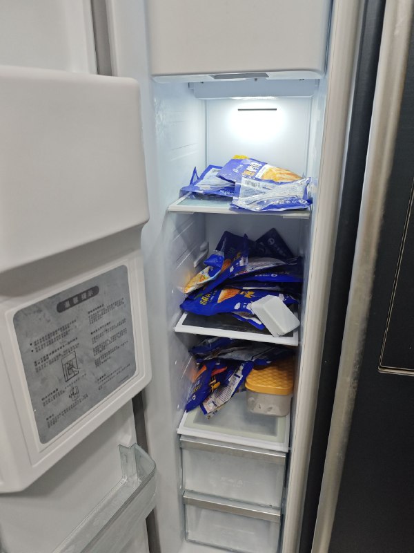 #碎碎念 #新设备 二手 700 捡漏的高端大冰箱真不错啊，实现冰镇饮料自由了呜呜呜呜