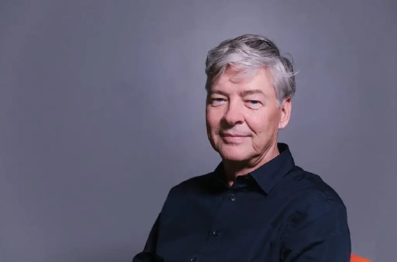 C#与 TypeScript 之父宣布 AI 开源项目 TypeChatC# 和 TypeScript 之父 Anders Hejlsberg 日前宣布了全新的开源项目 ——TypeChat，用户可以通过与 AI 对话，来构建类型安全 UI