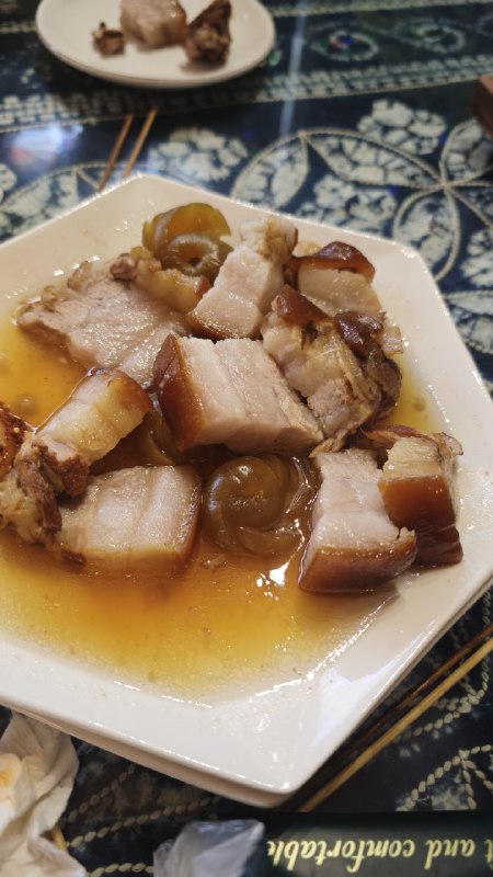 #碎碎念 我死掉了，妹妹点的雕梅扣肉没想到全是肥肉，我根本吃不下去，这把浪费了😭😭#肥肉警告