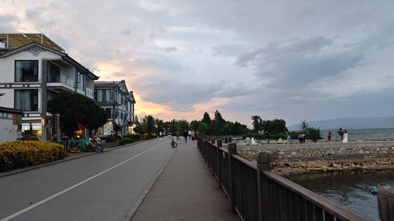 #碎碎念 #旅游 昨天从泸沽湖到大理   🥰今天晚上和同事小姐姐一起逛大理古城！大概会呆一个月