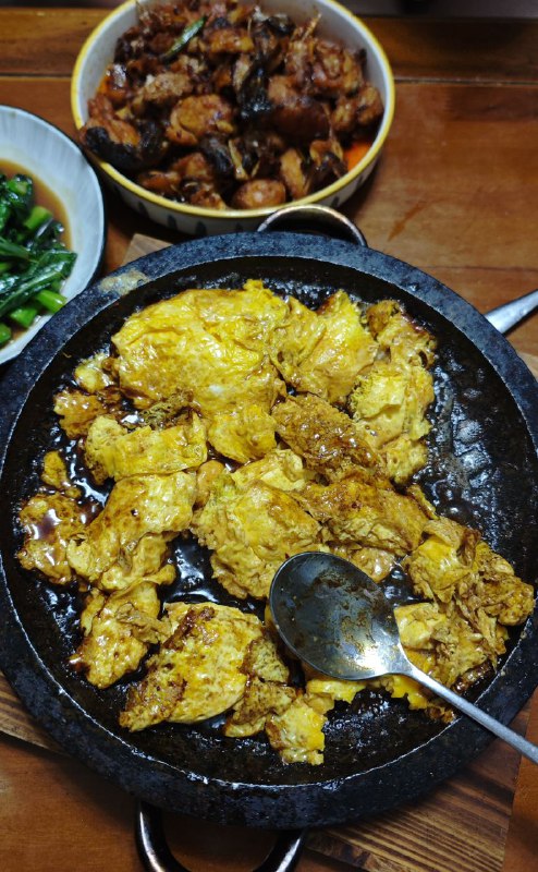 #碎碎念 #美食 每次回家吃到妈咪做的石锅鸡蛋就是最幸福的！！太好吃了！！太下饭了