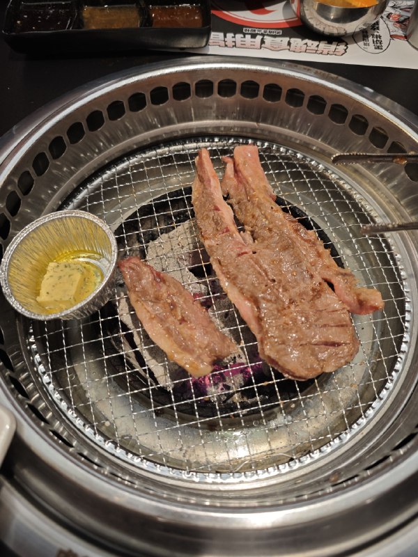 #碎碎念恶毒的我要在今天发昨天的烤肉 —— 肉祭烧肉一番，好吃喵，妹妹想吃所以我们一块去吃了，以及海岸城的雕塑真抽象啊笑死我了
