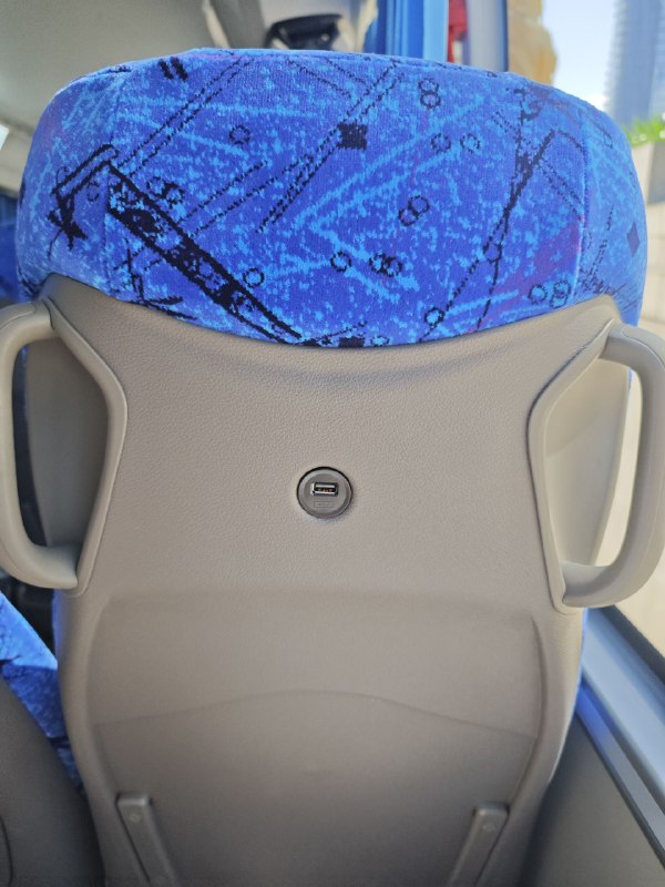 #碎碎念澳门发财车靠背上怎么还有充电口，快下车了才发现进赌场每过一个口人家都得查我港澳通行证👿长得太年轻咯#碎碎念澳门发财车靠背上怎么还有充电口，快下车了才发现进赌场每过一个口人家都得查我港澳通行证👿长得太年轻咯