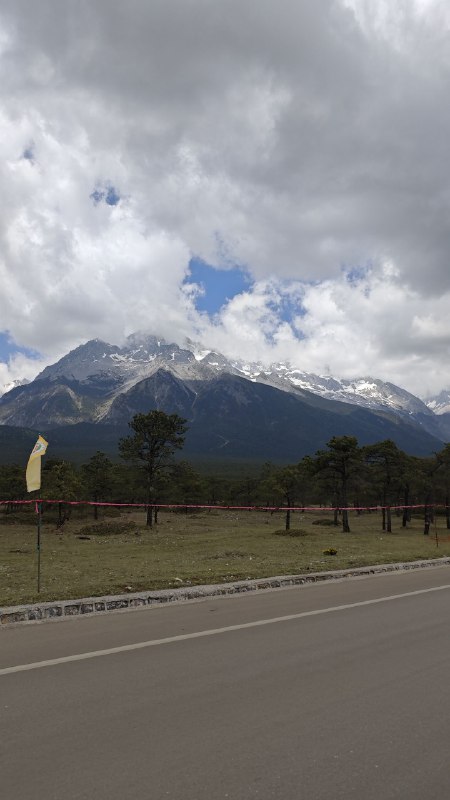 #碎碎念 #旅游 玉龙雪山❄️在排队大索道#碎碎念 #旅游 玉龙雪山❄️在排队大索道