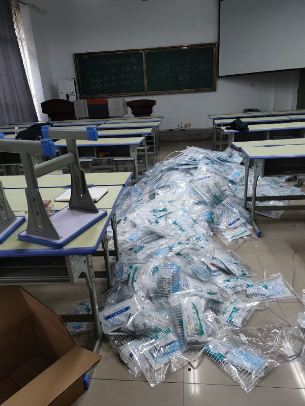 #碎碎念 无聊翻了翻相册，翻到了一些旧照片，突然很想写回忆杀博客了，虽然疫情了几年在大学的时光就有几年很亏，但是我真的还是感觉大学时光真的挺值得我回忆的......#碎碎念 无聊翻了翻相册，翻到了一些旧照片，突然很想写回忆杀博客了，虽然疫情了几年在大学的时光就有几年很亏，但是我真的还是感觉大学时光真的挺值得我回忆的......