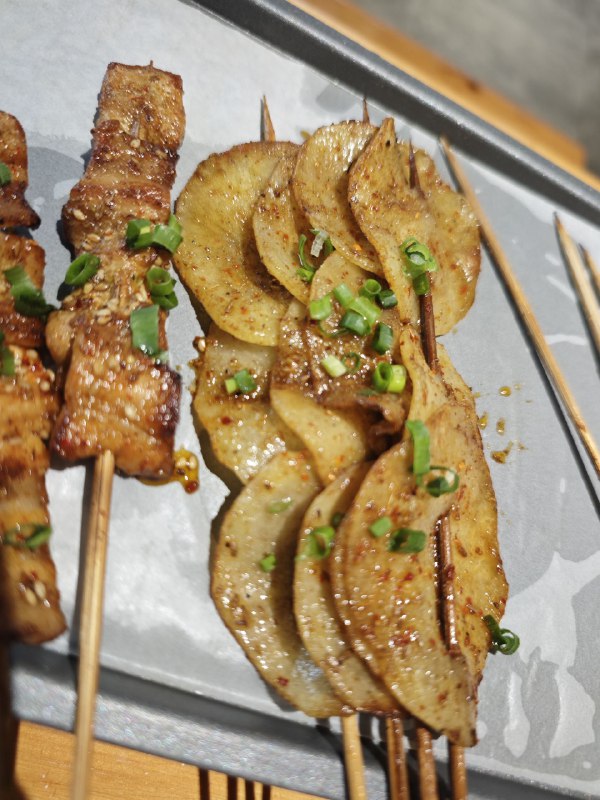 #碎碎念 #美食今天在一家平平无奇的普通烧烤店吃的北海道吐司，居然很好吃，难道是这个甜甜的白色的酱蘸什么都好吃吗（）他们的蜜汁小馒头和其他串串也超好吃hhh#碎碎念 #美食今天在一家平平无奇的普通烧烤店吃的北海道吐司，居然很好吃，难道是这个甜甜的白色的酱蘸什么都好吃吗（）他们的蜜汁小馒头和其他串串也超好吃hhh