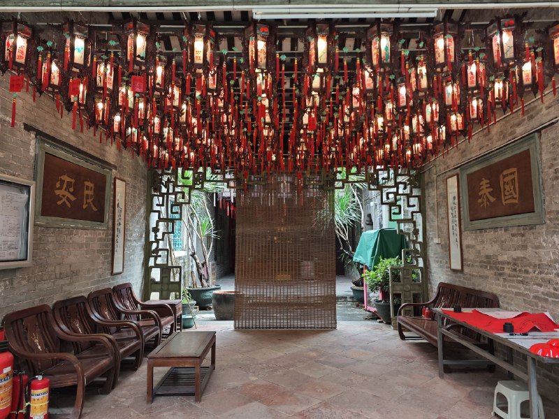 #碎碎念 #旅游 现在功德箱都扫码加功德了？功德+1+1+1+1+1......#碎碎念 #旅游 现在功德箱都扫码加功德了？功德+1+1+1+1+1......