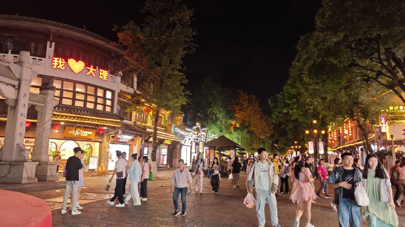 #碎碎念 #旅游 昨天从泸沽湖到大理   🥰今天晚上和同事小姐姐一起逛大理古城！大概会呆一个月