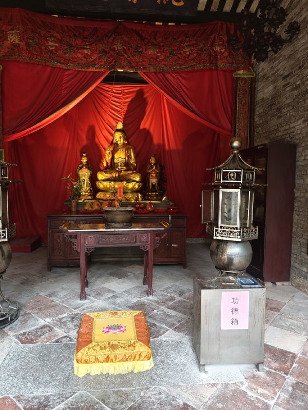 #碎碎念 #旅游 现在功德箱都扫码加功德了？功德+1+1+1+1+1......#碎碎念 #旅游 现在功德箱都扫码加功德了？功德+1+1+1+1+1......