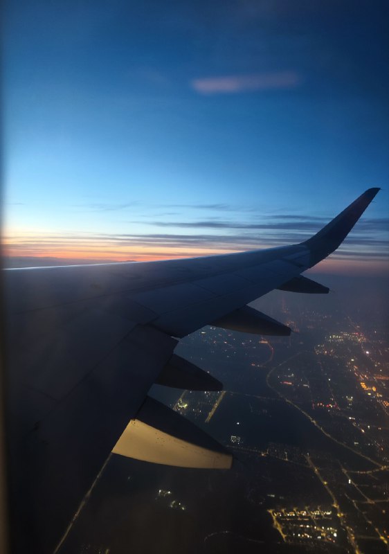 #碎碎念年终总结相册已经塞了59张图了一大半都是吃的，这合适吗（逃）然后翻到了好看的忘记啥时候飞机上拍的照片