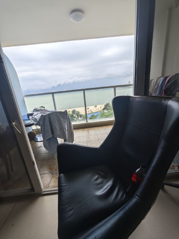 #碎碎念吹海风，爽！这椅子躺着真舒服，可以窝在上面，想给家里买个了都（想了想家里也没地方躺）#碎碎念吹海风，爽！这椅子躺着真舒服，可以窝在上面，想给家里买个了都（想了想家里也没地方躺）