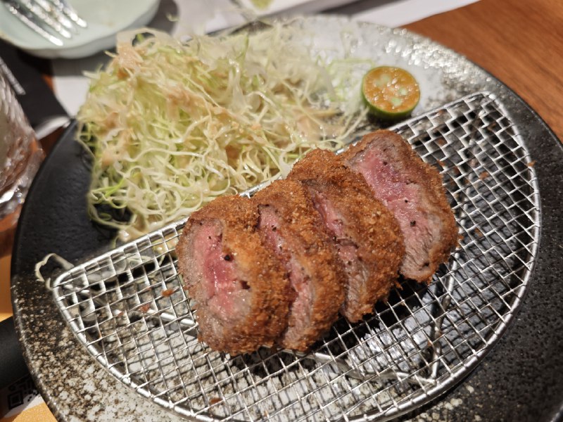 #碎碎念卖相还行，还挺好吃，但是量少，但是蓝的那杯好难喝（）鉴定完毕一眼网红店#碎碎念卖相还行，还挺好吃，但是量少，但是蓝的那杯好难喝（）鉴定完毕一眼网红店