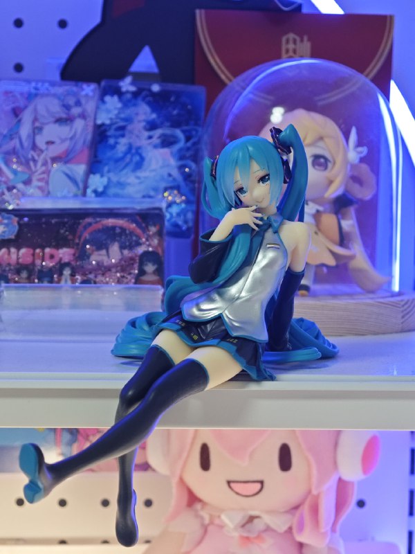 #手办 #碎碎念 眼熟么，眼熟就对了，那个世界名画单马尾初音同款（x）#手办 #碎碎念 眼熟么，眼熟就对了，那个世界名画单马尾初音同款（x）