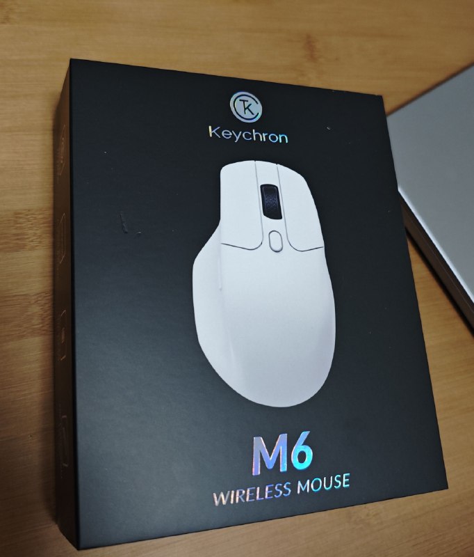 #碎碎念新装备+1u1s1这鼠标真好看喵，摸着也很舒服无极滚轮好用喵#碎碎念新装备+1u1s1这鼠标真好看喵，摸着也很舒服无极滚轮好用喵