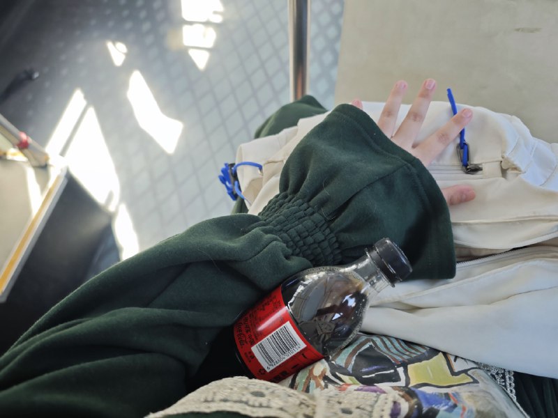 #碎碎念穿着洞洞鞋就出门！没错我天天穿洞洞鞋出门！洞洞鞋万岁！随手从老妈衣柜翻了一件给我的新衣服这个袖子真的很大！#碎碎念穿着洞洞鞋就出门！没错我天天穿洞洞鞋出门！洞洞鞋万岁！随手从老妈衣柜翻了一件给我的新衣服这个袖子真的很大！