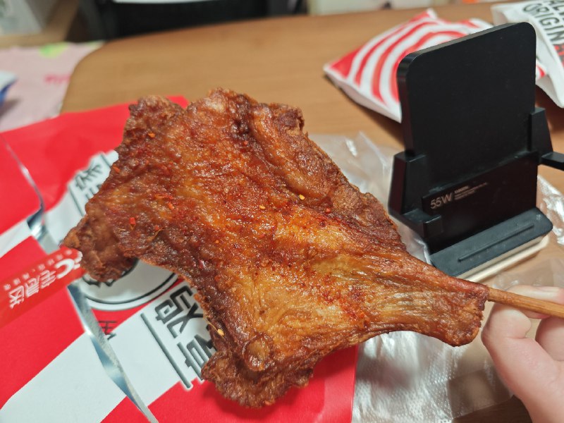 #碎碎念 #美食 KFC 夜宵的生炸大鸡腿串好好吃啊，第一次点（胖胖胖胖胖胖）