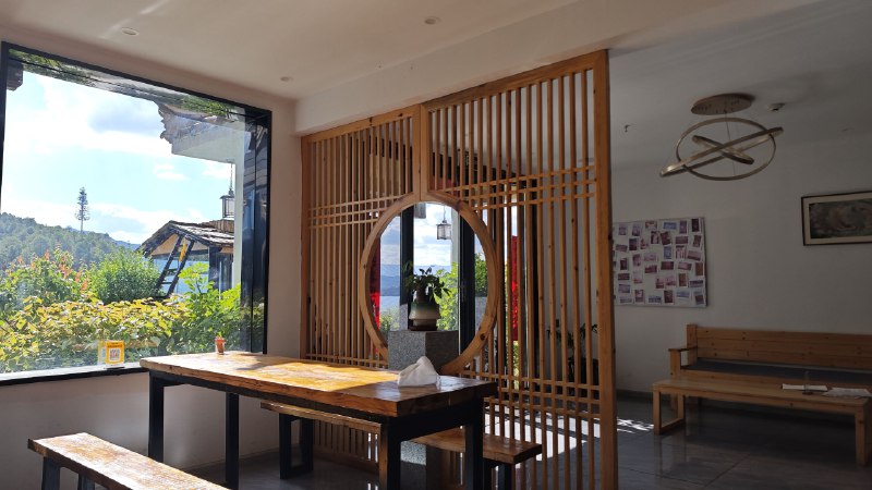 #碎碎念 #旅游 淡季 100 多一晚的民宿，老板给我一个人升了湖景家庭房www以及民宿的小院子，赶上好天气了泸沽湖真的是太美了呜呜呜呜#碎碎念 #旅游 淡季 100 多一晚的民宿，老板给我一个人升了湖景家庭房www以及民宿的小院子，赶上好天气了泸沽湖真的是太美了呜呜呜呜