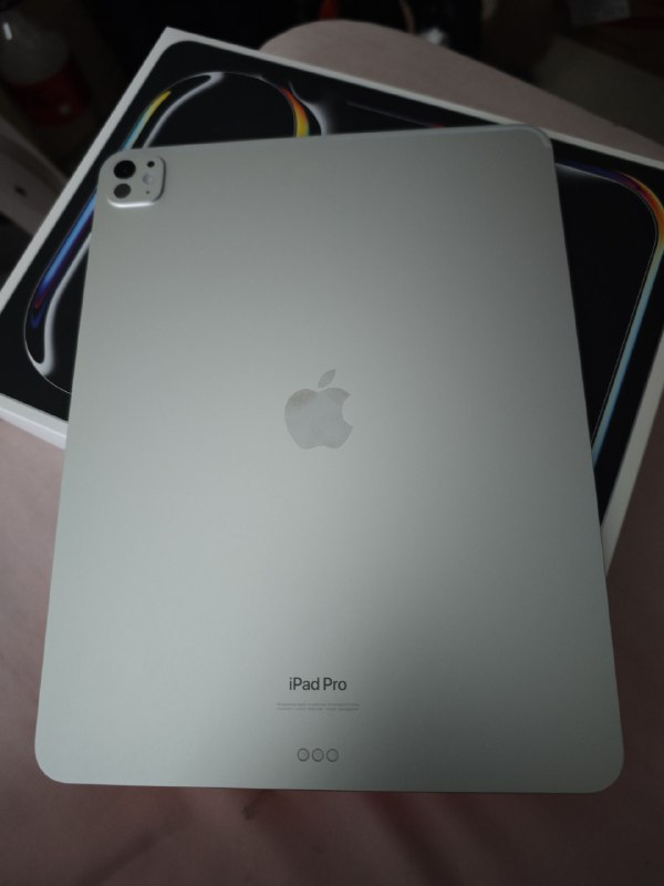 #碎碎念 #购后感想跟三年前的 M1 厚度差异真的很大，亮度也是，3年变化好大，轻多了是真轻啊，我这小手都能单手抛起来接住（x）当然价格也差异很大，三年前这款同配置正价 7k 多 噢好像不是同配置银色好看喵#碎碎念 #购后感想跟三年前的 M1 厚度差异真的很大，亮度也是，3年变化好大，轻多了是真轻啊，我这小手都能单手抛起来接住（x）当然价格也差异很大，三年前这款同配置正价 7k 多 噢好像不是同配置银色好看喵