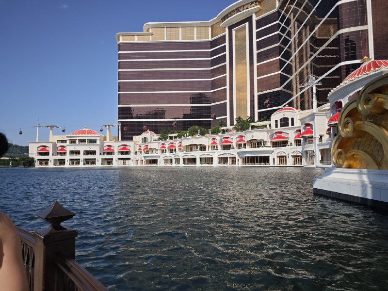 #碎碎念澳门发财车靠背上怎么还有充电口，快下车了才发现进赌场每过一个口人家都得查我港澳通行证👿长得太年轻咯#碎碎念澳门发财车靠背上怎么还有充电口，快下车了才发现进赌场每过一个口人家都得查我港澳通行证👿长得太年轻咯