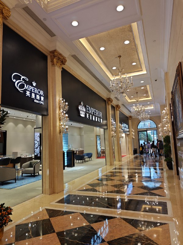 #碎碎念 #旅游商务酒店不得不品的三大操作：柜子里面放冰箱，柜子里面放保险箱，特别拉的风力不行的破吹风机