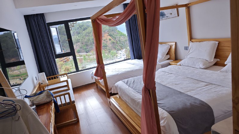 #碎碎念 #旅游 淡季 100 多一晚的民宿，老板给我一个人升了湖景家庭房www以及民宿的小院子，赶上好天气了泸沽湖真的是太美了呜呜呜呜#碎碎念 #旅游 淡季 100 多一晚的民宿，老板给我一个人升了湖景家庭房www以及民宿的小院子，赶上好天气了泸沽湖真的是太美了呜呜呜呜