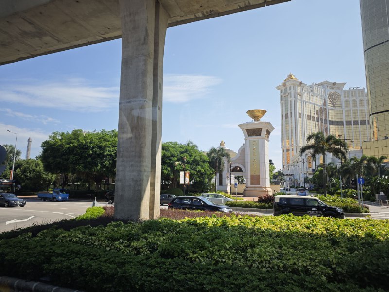 #碎碎念澳门发财车靠背上怎么还有充电口，快下车了才发现进赌场每过一个口人家都得查我港澳通行证👿长得太年轻咯#碎碎念澳门发财车靠背上怎么还有充电口，快下车了才发现进赌场每过一个口人家都得查我港澳通行证👿长得太年轻咯