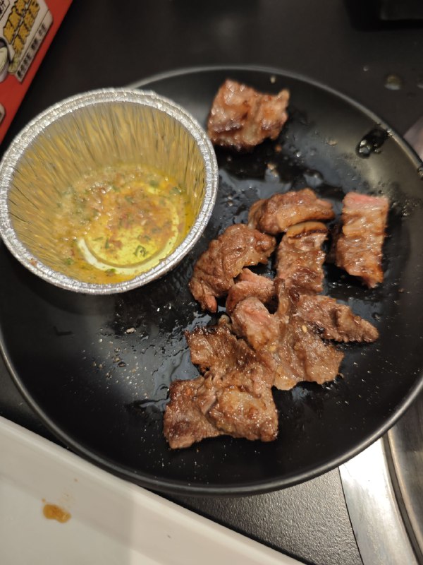 #碎碎念恶毒的我要在今天发昨天的烤肉 —— 肉祭烧肉一番，好吃喵，妹妹想吃所以我们一块去吃了，以及海岸城的雕塑真抽象啊笑死我了