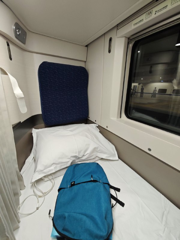 #碎碎念回深圳！纵向动卧真不赖啊（不枉我特意挑的这个动卧）俩人四个行李箱俩大包睡一觉起来就到深圳咯（p6是麦麦的西瓜麦旋风，还挺西瓜的）#碎碎念回深圳！纵向动卧真不赖啊（不枉我特意挑的这个动卧）俩人四个行李箱俩大包睡一觉起来就到深圳咯（p6是麦麦的西瓜麦旋风，还挺西瓜的）