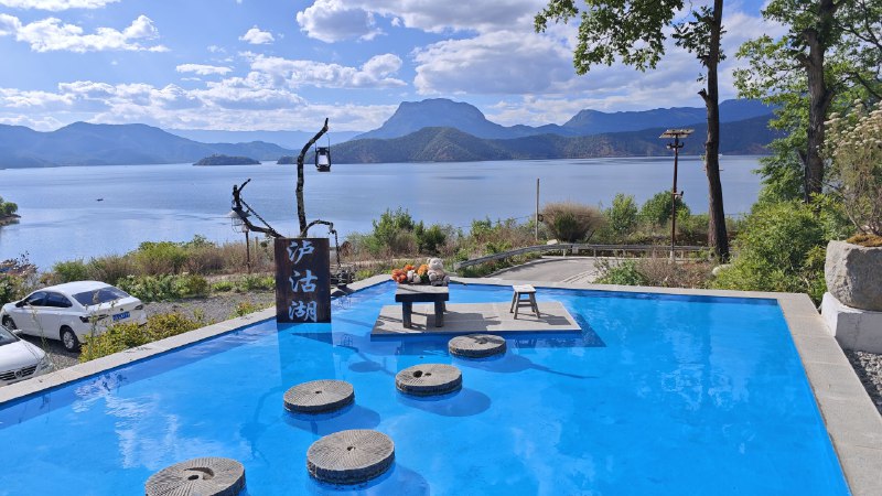 #碎碎念 #旅游 淡季 100 多一晚的民宿，老板给我一个人升了湖景家庭房www以及民宿的小院子，赶上好天气了泸沽湖真的是太美了呜呜呜呜#碎碎念 #旅游 淡季 100 多一晚的民宿，老板给我一个人升了湖景家庭房www以及民宿的小院子，赶上好天气了泸沽湖真的是太美了呜呜呜呜