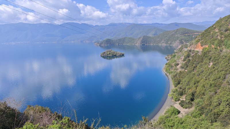 #碎碎念 #旅游 小洛水观景台😭这个用广角拍太好看了orz泸沽湖，一个环湖一圈各个角度都很好看的绝赞景点（拼车一人50逛一圈72km，把景点都看一遍太舒服了，挺值当的）#碎碎念 #旅游 小洛水观景台😭这个用广角拍太好看了orz泸沽湖，一个环湖一圈各个角度都很好看的绝赞景点（拼车一人50逛一圈72km，把景点都看一遍太舒服了，挺值当的）