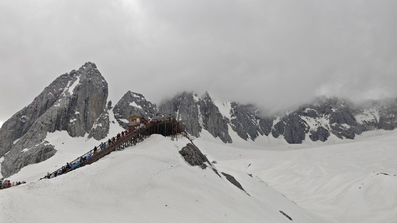 #碎碎念 #旅游 又在排队登顶，这220米不好登，90米爬的都累死我了#碎碎念 #旅游 又在排队登顶，这220米不好登，90米爬的都累死我了