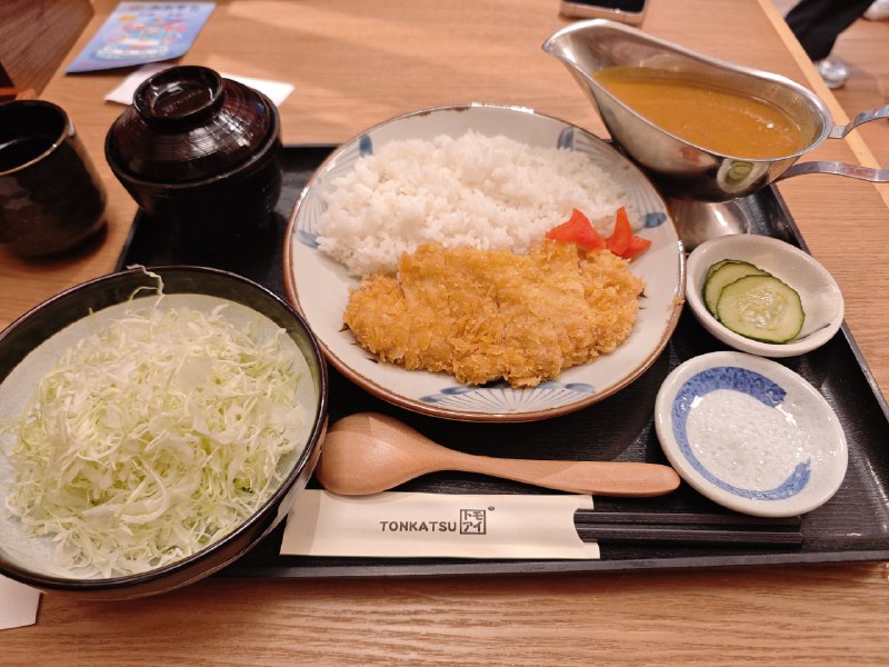 #碎碎念 #美食 前些天去吃的友会日式猪排是真的不错，下雨人不多，猪排是真的很脆，于是今天又出去觅食了#碎碎念 #美食 前些天去吃的友会日式猪排是真的不错，下雨人不多，猪排是真的很脆，于是今天又出去觅食了