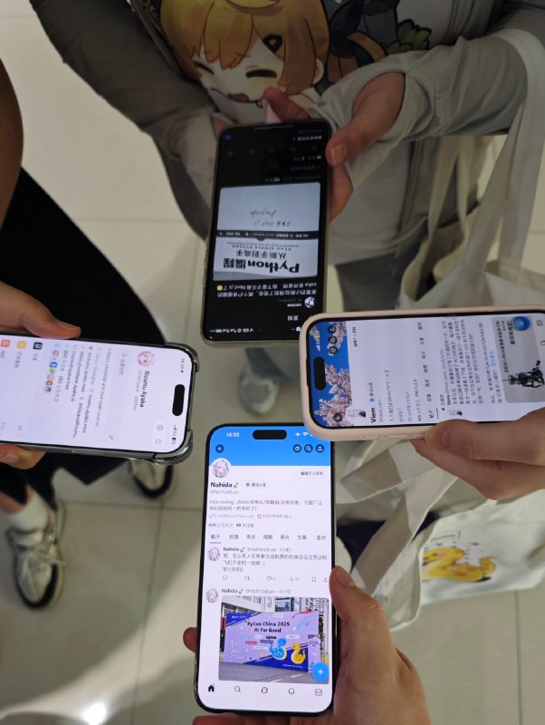 #碎碎念 #面闪击上海之 Pycon，面了小音和好 hr（）得到了 saka 的签名，两个尸体暖暖的