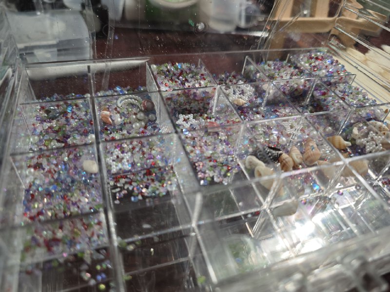 #碎碎念把阳台收拾出来准备做流麻，进行一个复健，结果发现寄的时候碎石被摇匀了23333原本是蓝色的紫色的红色的白色的各一个格子#碎碎念把阳台收拾出来准备做流麻，进行一个复健，结果发现寄的时候碎石被摇匀了23333原本是蓝色的紫色的红色的白色的各一个格子