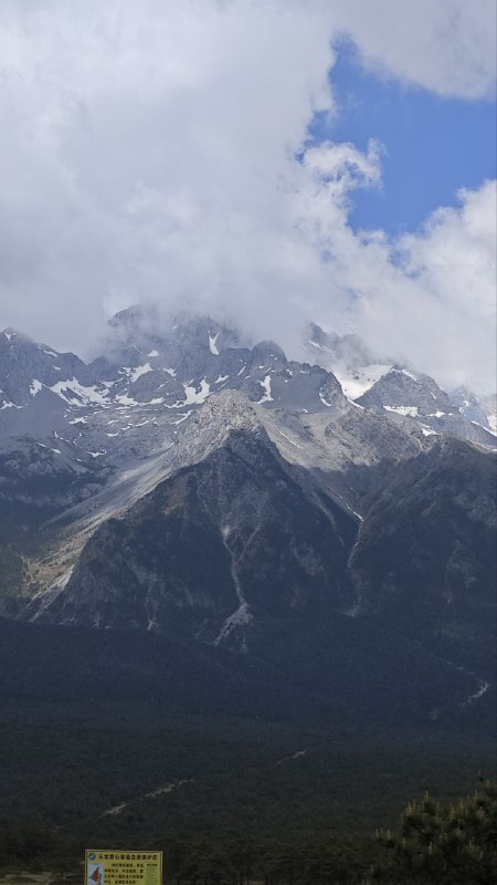 #碎碎念 #旅游 玉龙雪山❄️在排队大索道#碎碎念 #旅游 玉龙雪山❄️在排队大索道