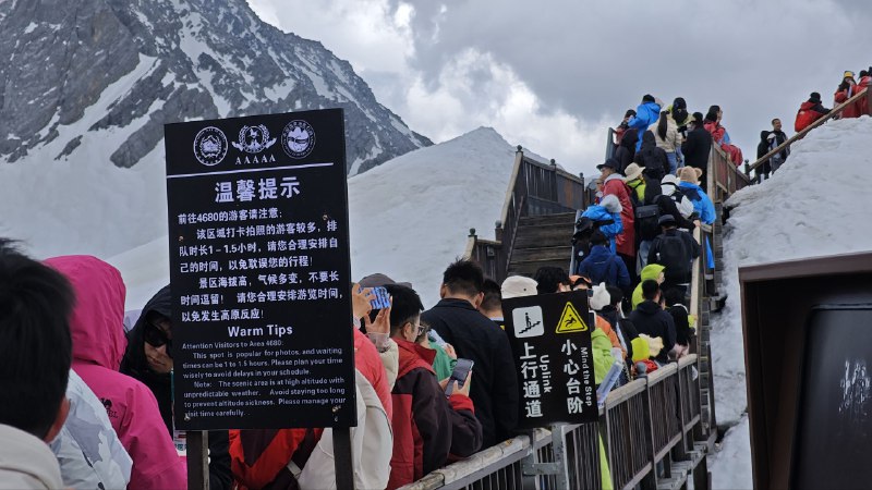 #碎碎念 #旅游 又在排队登顶，这220米不好登，90米爬的都累死我了#碎碎念 #旅游 又在排队登顶，这220米不好登，90米爬的都累死我了